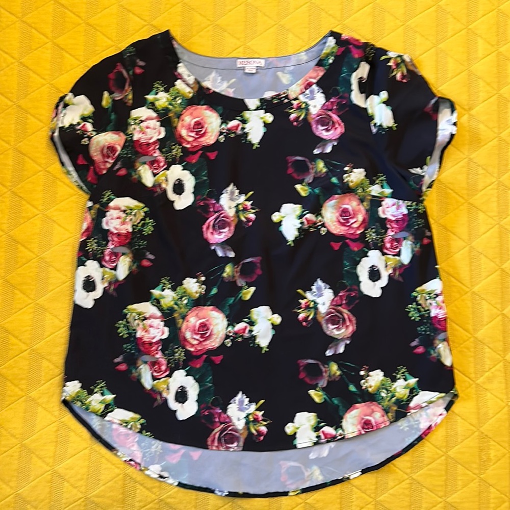 Light weight super comfy blouse